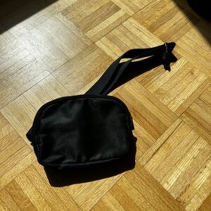 Lulu lemon style fanny pack